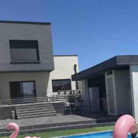 Proche Plage ,Lumineux, Confort Et Bien Situe Villa Meze Luaran gambar