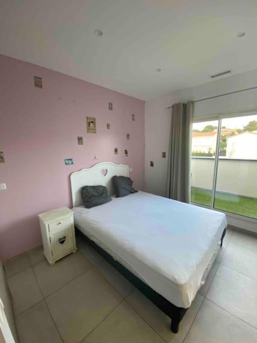 Proche Plage ,Lumineux, Confort Et Bien Situe Villa Meze Luaran gambar
