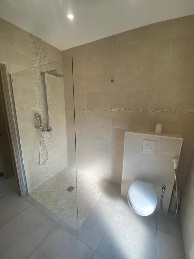 Proche Plage ,Lumineux, Confort Et Bien Situe Villa Meze Luaran gambar