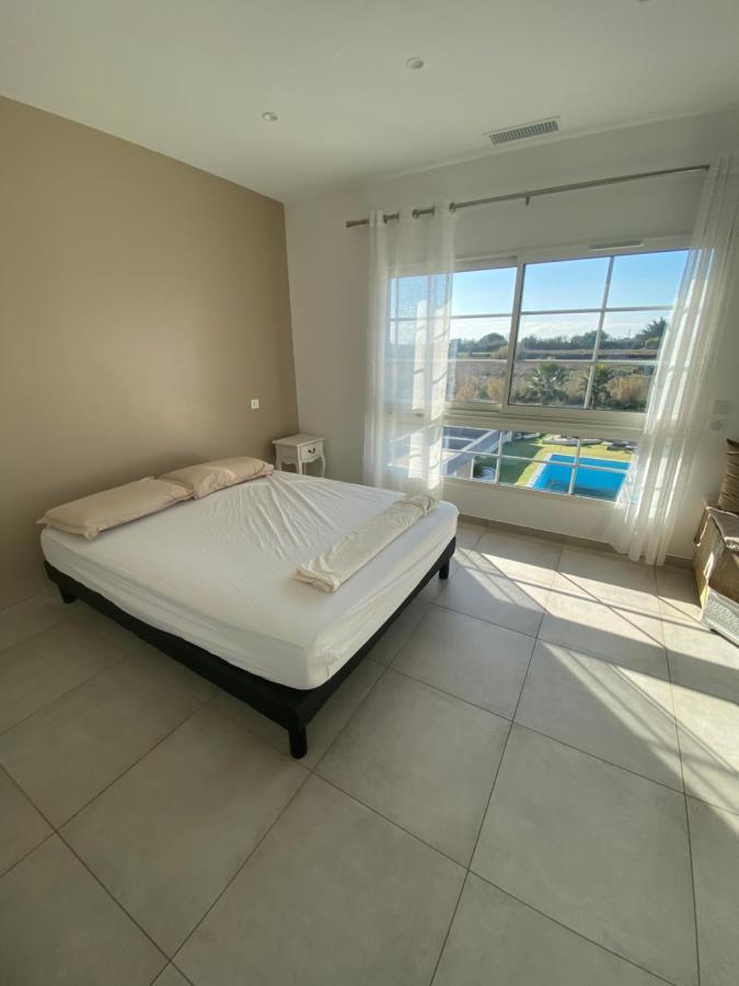 Proche Plage ,Lumineux, Confort Et Bien Situe Villa Meze Luaran gambar