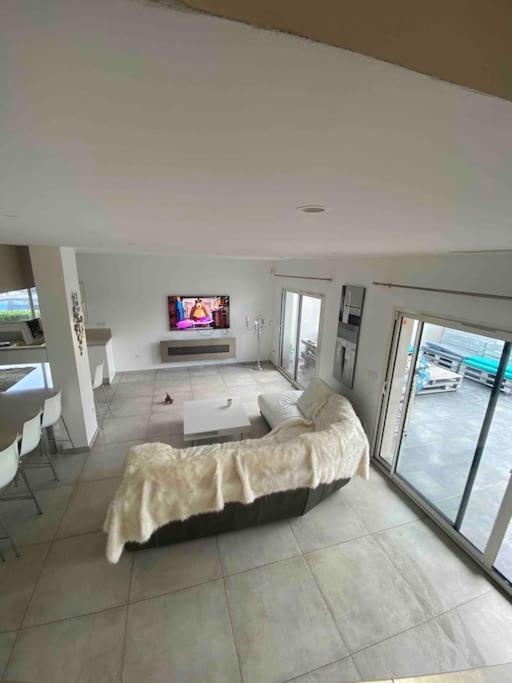 Proche Plage ,Lumineux, Confort Et Bien Situe Villa Meze Luaran gambar