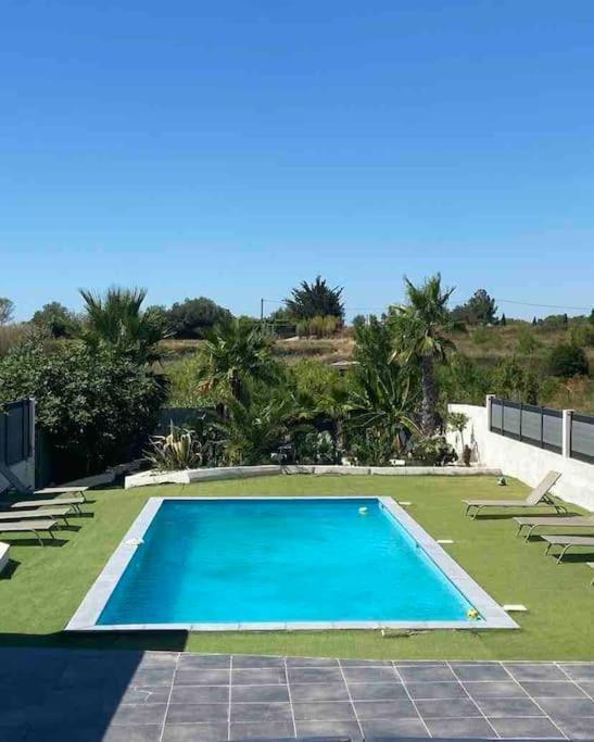 Proche Plage ,Lumineux, Confort Et Bien Situe Villa Meze Luaran gambar